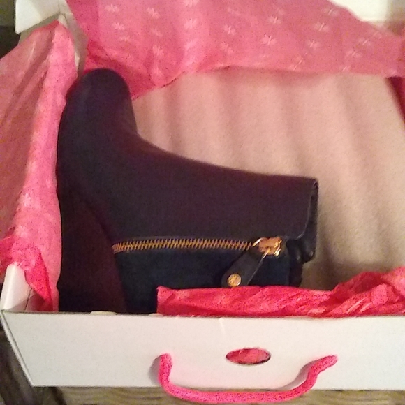 ISAAC MIZRAHI, KIERRA, BLUE, LEATHER & SUEDE ANKLE BOOTS, 9W, $129, BRAND NEW! - Picture 2 of 7